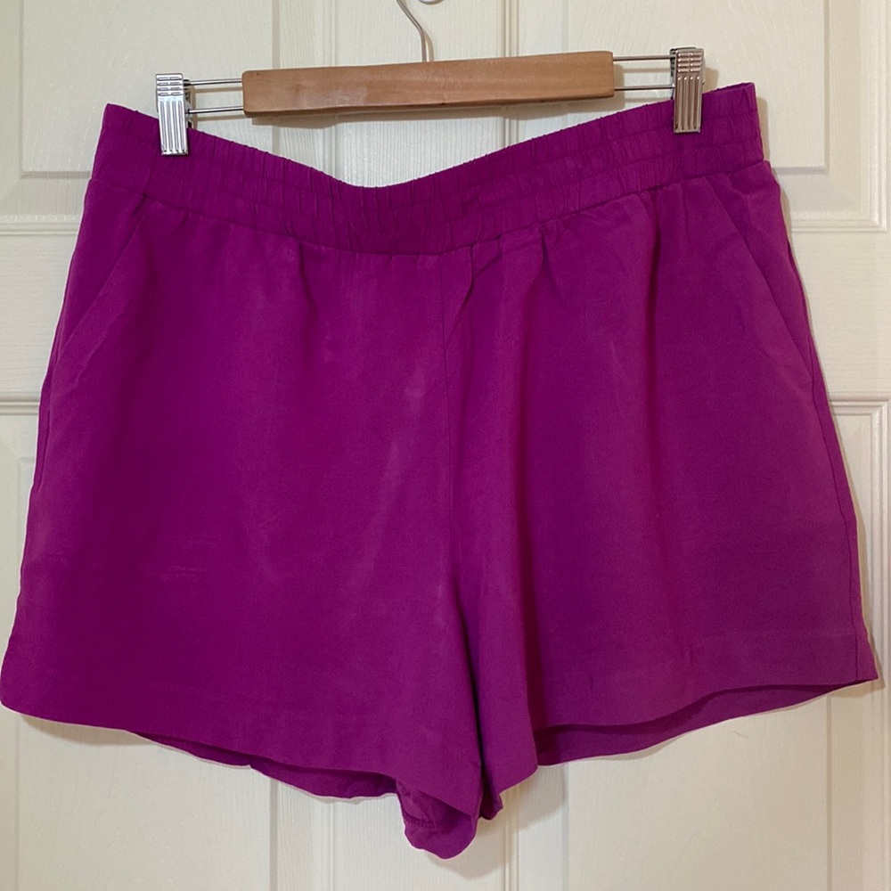 Apt 9 elastic waistband shorts with 3” inseam